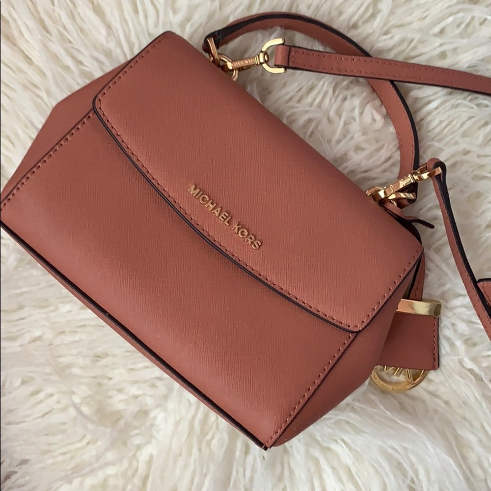 Micheal Kors Ava XS Crossbody